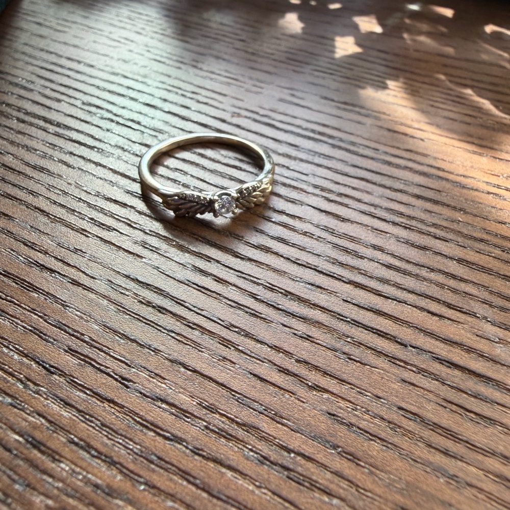 Size 9 Pandora Wing Motif Ring with Center Stone - Women's Jewelry - Picture 3 of 3